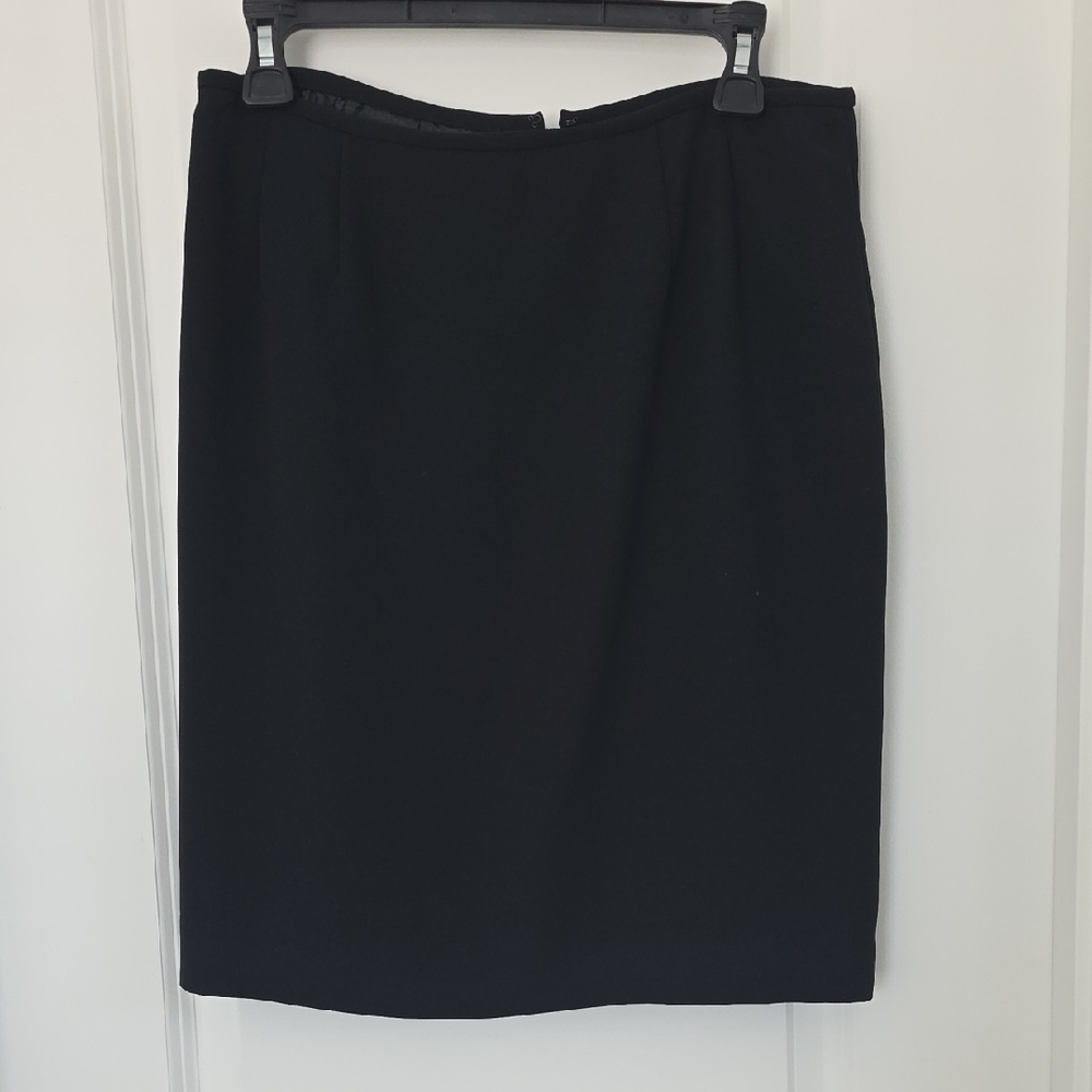 Le Suit Black Suit with Cream Satin Collar and Pencil Skirt - Picture 8 of 10
